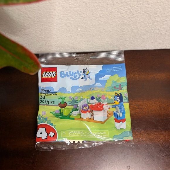 LEGO Bluey and Bingo Building Set with Plush Toys - Picture 3 of 3